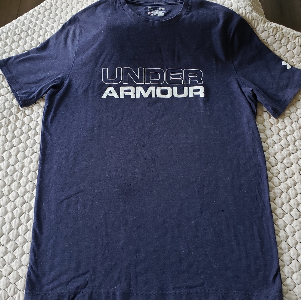 Men's Under Armour t-shirt size lrg